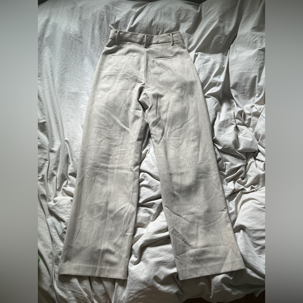 Aritzia Effortless Pant - Picture 2 of 5
